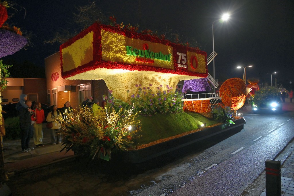 ../Images/Verlicht bloemencorso 2024 083.jpg